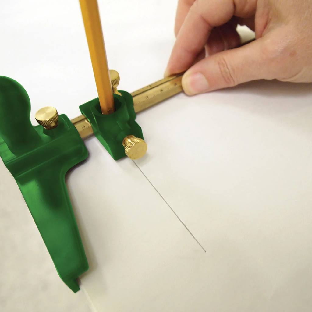 Creador de Círculos y Tiras Studio Pro para vidrio (marcado), plástico, cartón, cartulina, foam board, tableros delgados, telas, madera ligera, materiales corrugados y más.